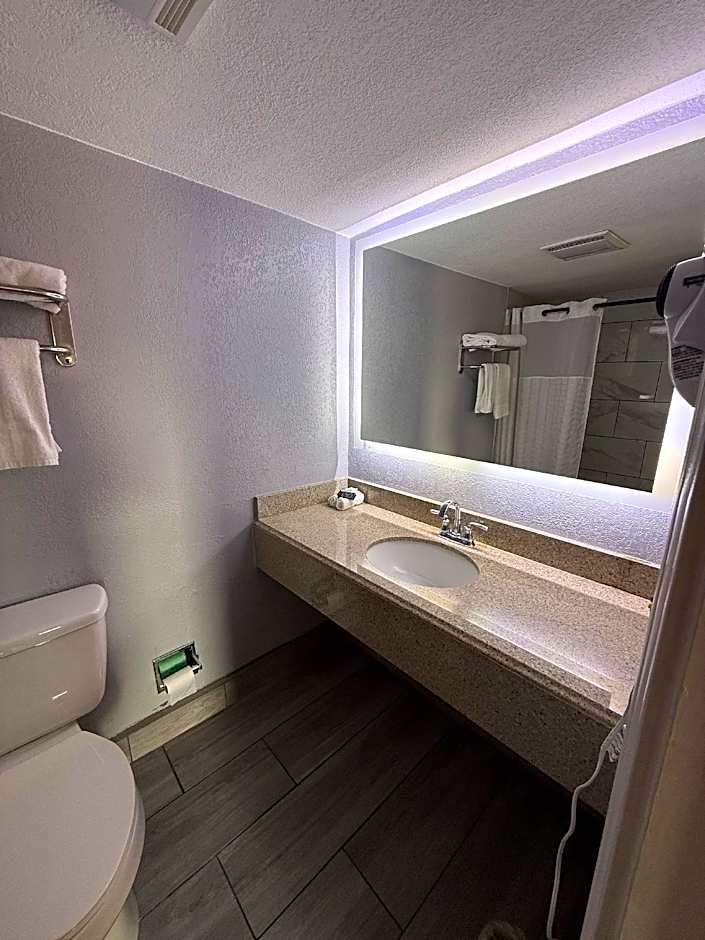 Executive Inn and Kitchenette Suites