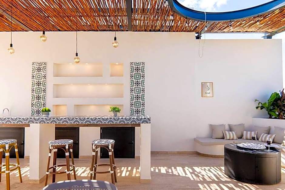 Spacious Penthouse with pool