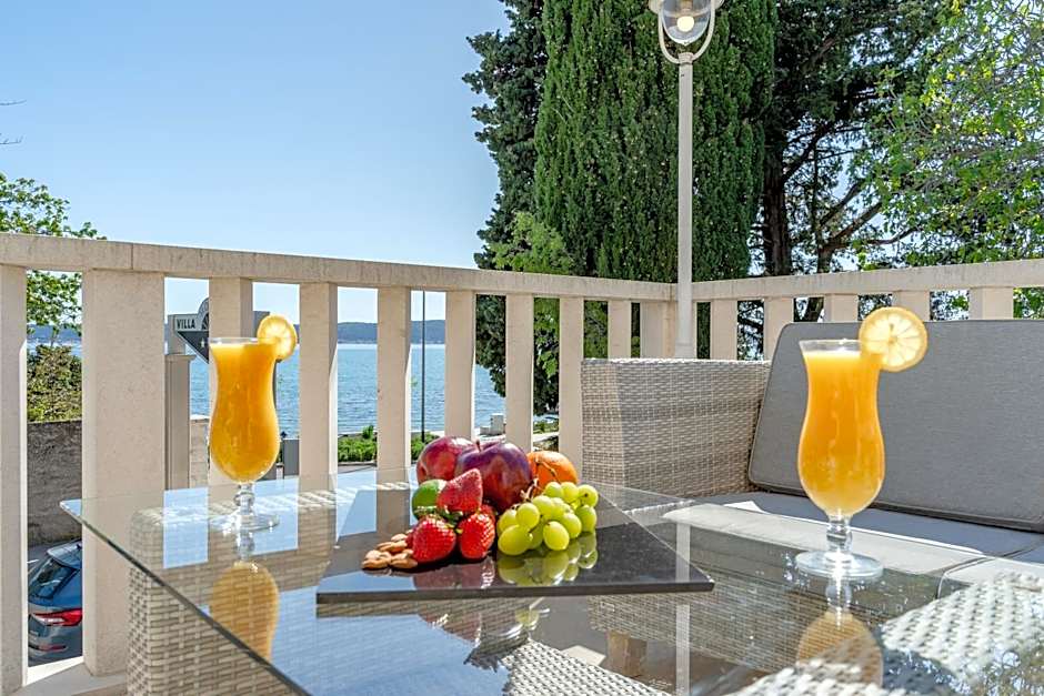 Hotel Riva Kaštela with swimming pool