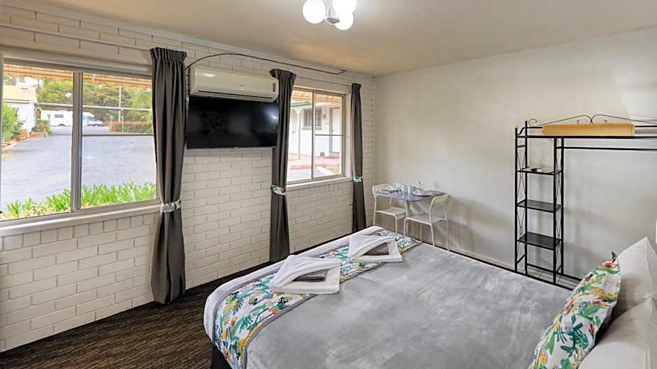 Oasis Motel