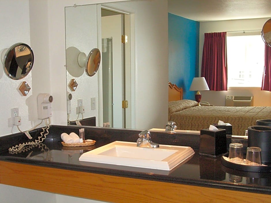 Alpine Inn & Suites