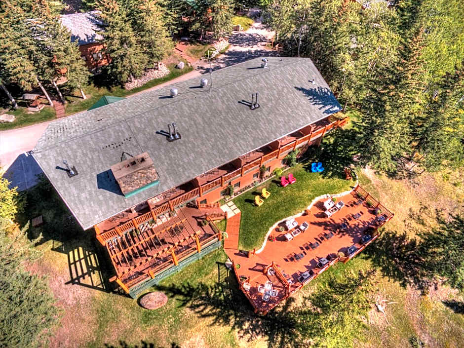 Overlander Mountain Lodge