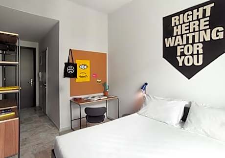 Standard Queen Room