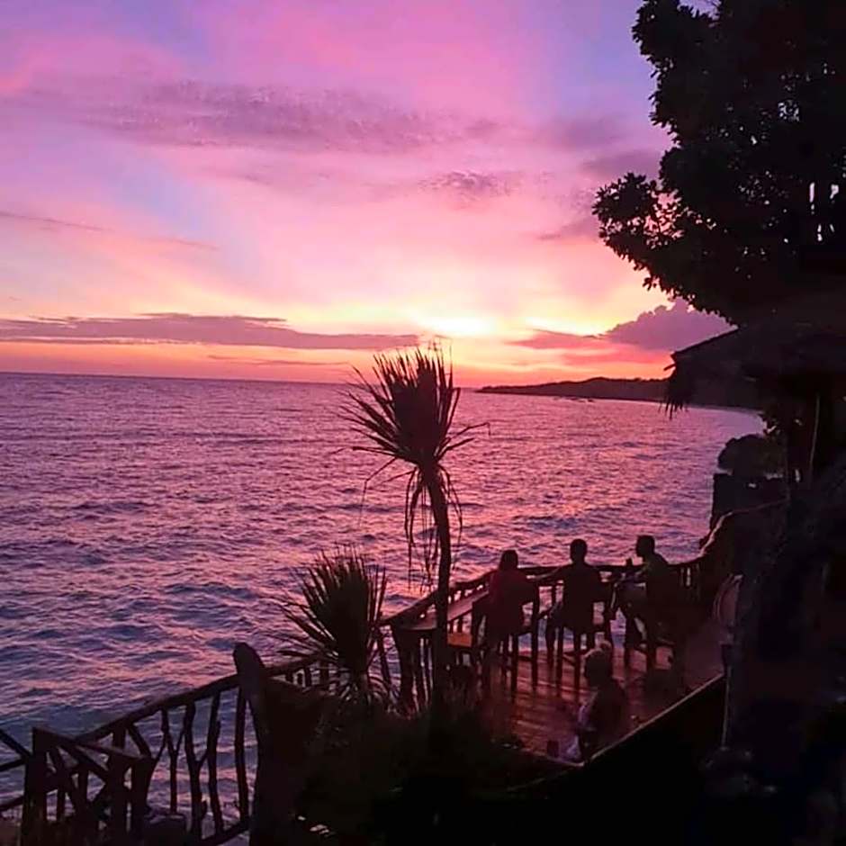 Nini's Beach Bungalows