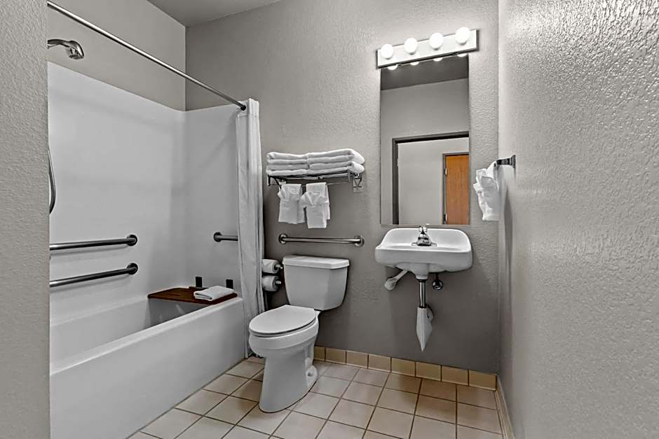 Days Inn & Suites by Wyndham Castle Rock