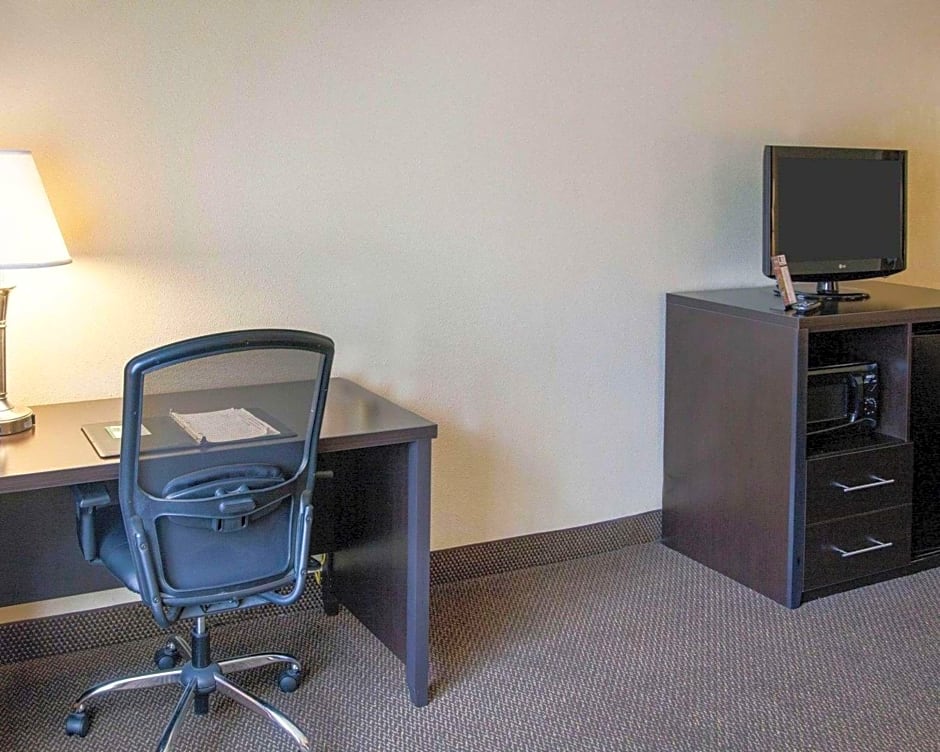 Quality Inn & Suites Niles