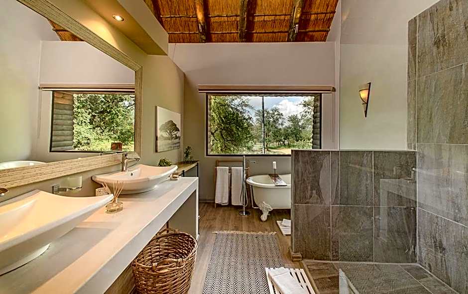 Karongwe River Safari Lodge