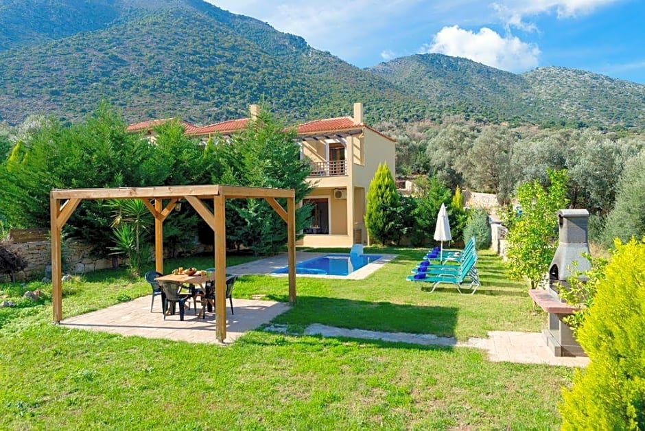 VILLA UPHORIA  with private pool and garden