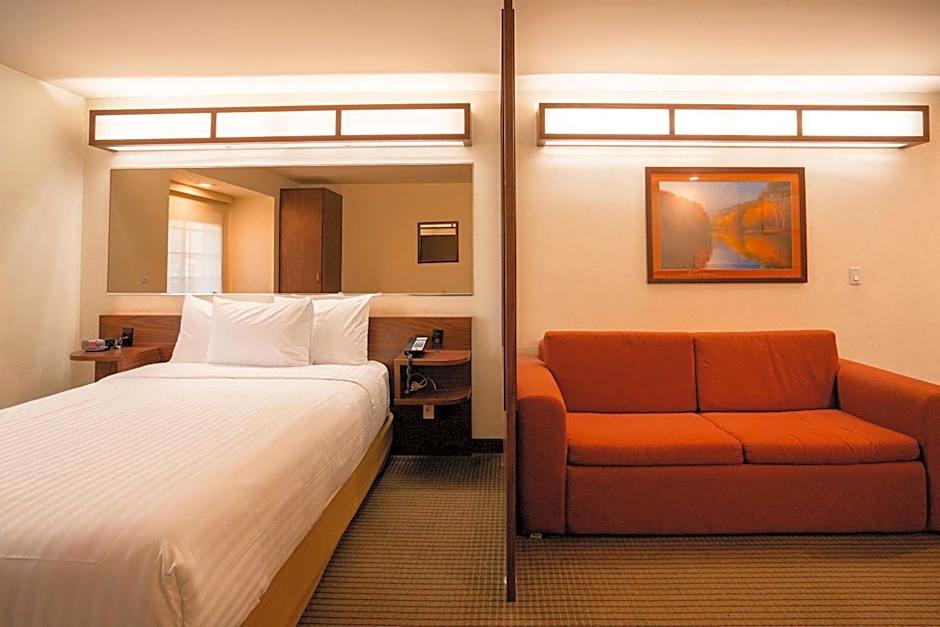 Microtel Inn & Suites by Wyndham Ciudad Juarez/US Consulate