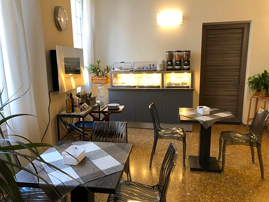 Hotel Cairoli