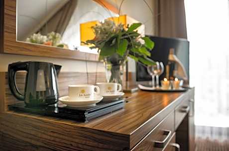 Deluxe Double  Room with Private Bathroom