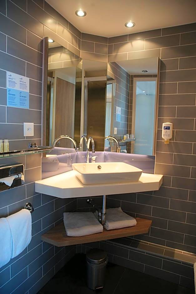 Holiday Inn Express Zürich Airport By IHG