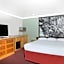 Upper Lake Inn & Suites