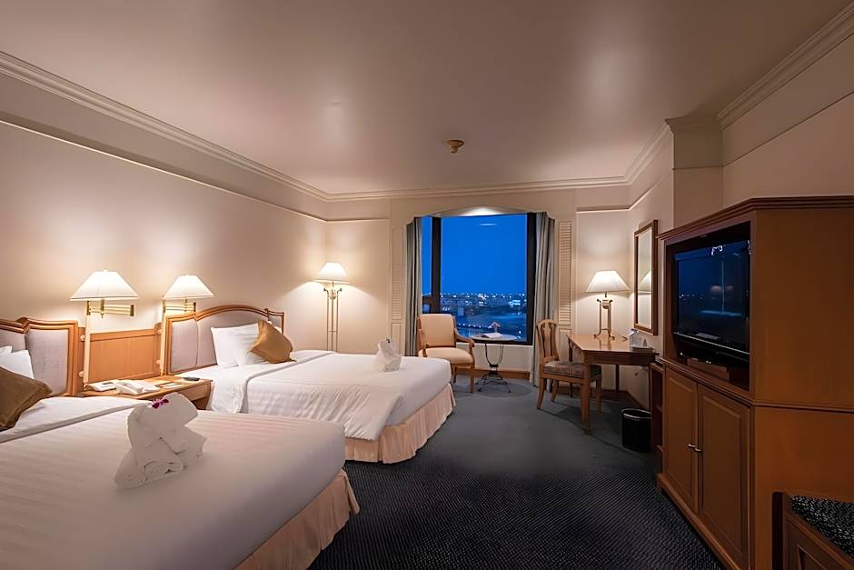 Montien Riverside Hotel