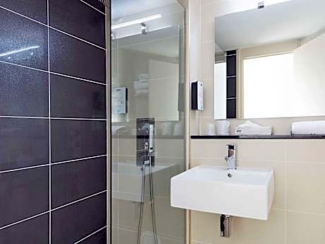 Standard Room - 1 Double Bed 2 Single Beds