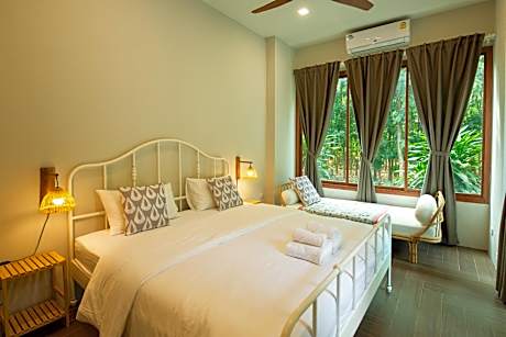 VANA KIRI LAND: Deluxe