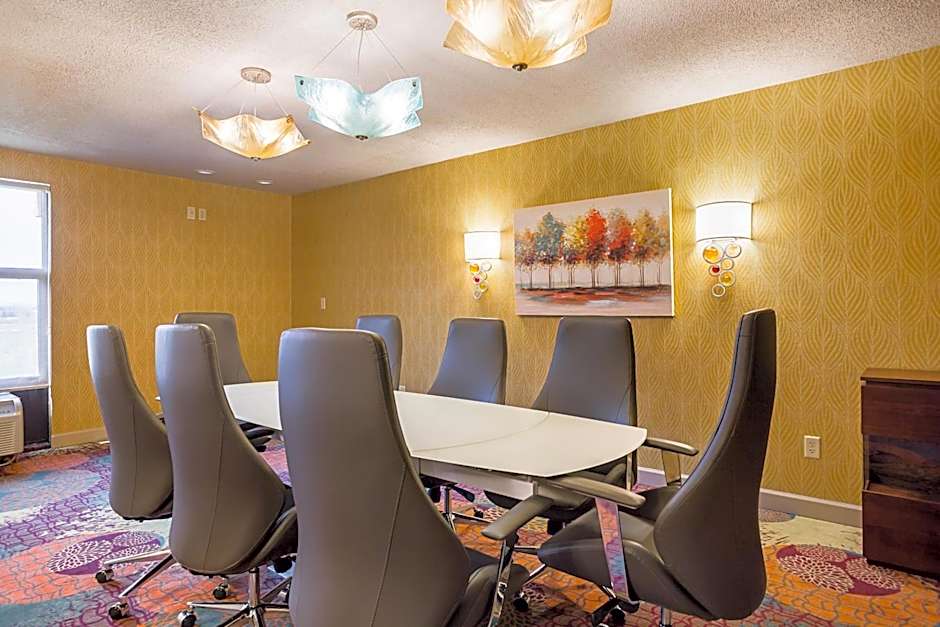 Clarion Inn & Suites Evansville Eastland Area