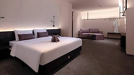 Premier Room - Smoking