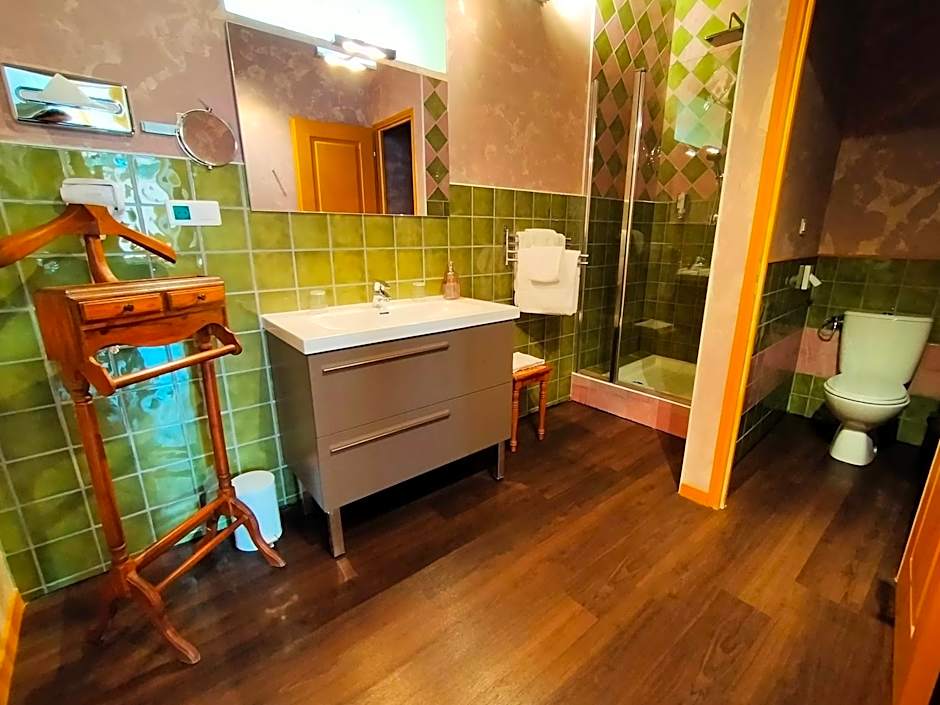 Les Arcades Le Lion D'or