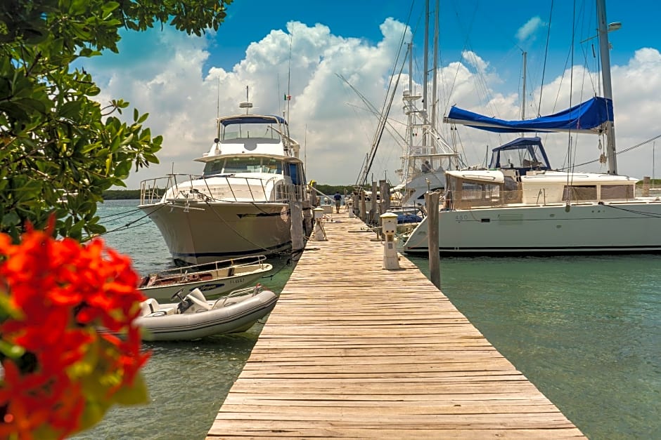 Marina Paraiso Isla Mujeres Hotel