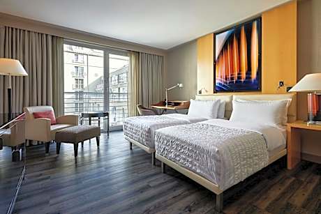Deluxe Garden, Guest room, 2 Twin/Single Bed(s), Garden view
