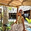 Kameleon Blue Arts Lodge