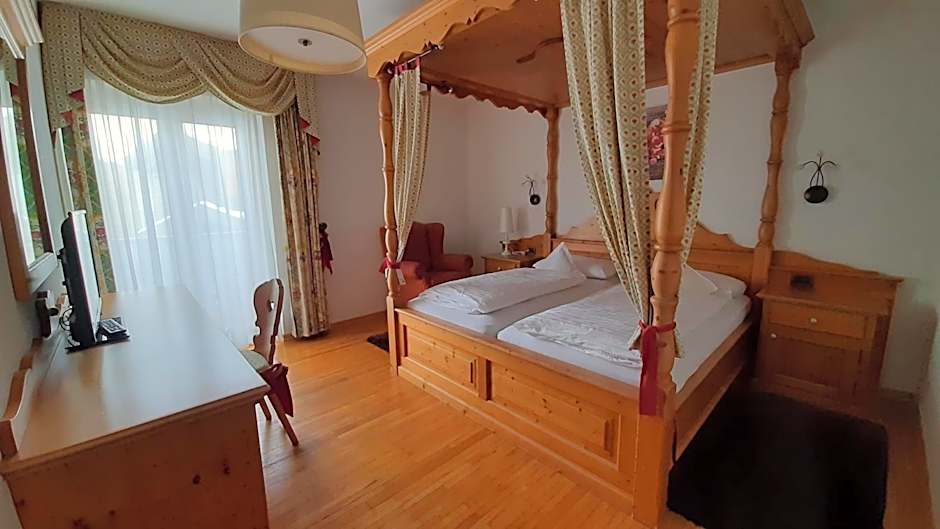 Photo 1 of 8 of Double Room