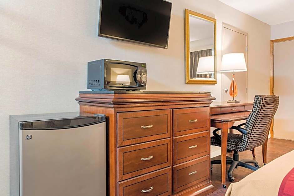 Econo Lodge Holland - Toledo