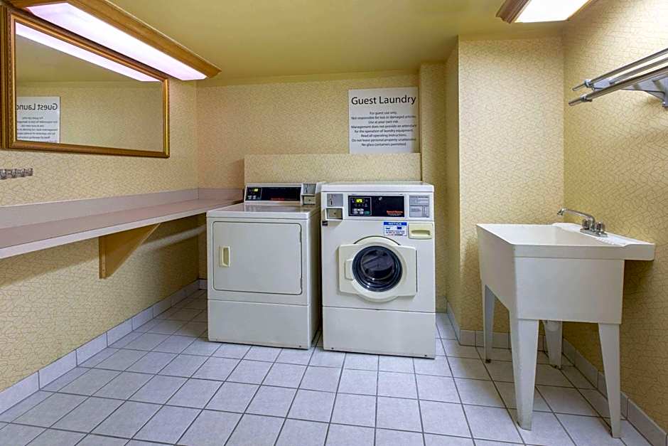 Days Inn by Wyndham Tulsa Central