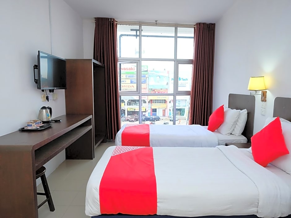 OYO 619 Grand City Hotel 2