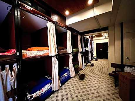 Mixed Dormitory Room