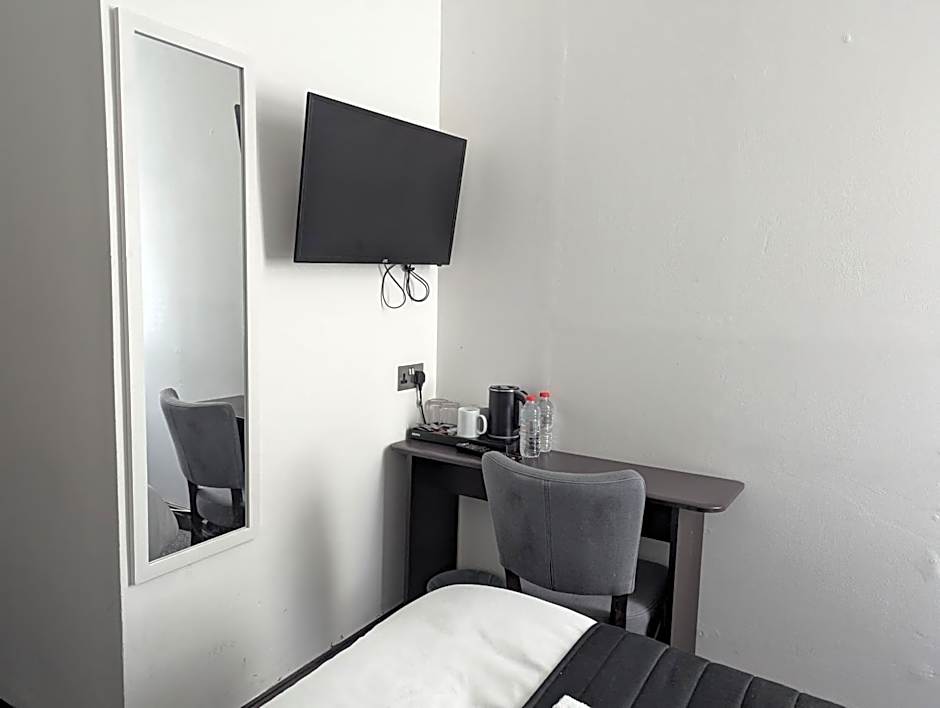 OYO Firs Lodge London Heathrow