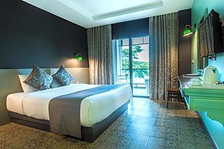 Grand Deluxe River & Swimming pool view with Bath Tub