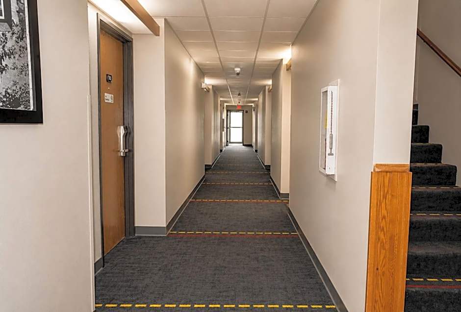 Super 8 by Wyndham Warrenton