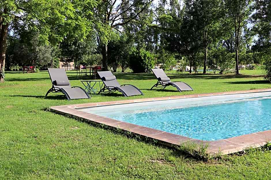 Le Mas des Cerisiers JACUZZI et SAUNA inclus pour tous les logements