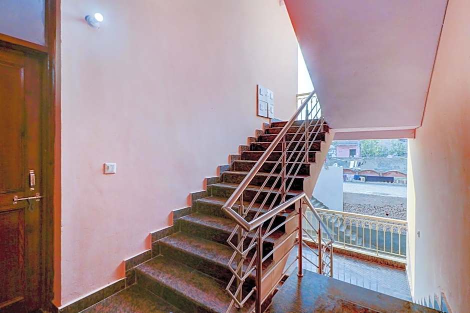 Hotel O Palace At Seventy Two Near Iskcon Temple Noida