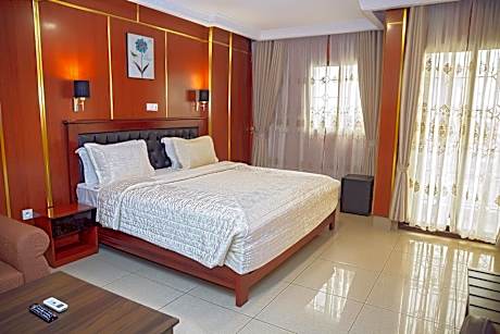 NOUBOU INTERNATIONAL HOTEL BONAPRISO