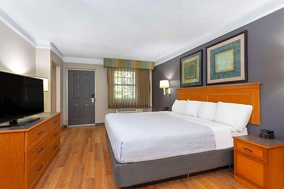 La Quinta Inn & Suites by Wyndham Pensacola