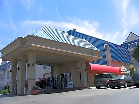 Super 8 by Wyndham SeaTac Airport