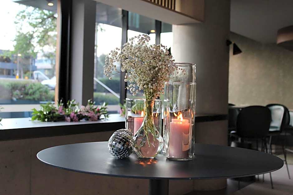 Midnight Hotel, Autograph Collection