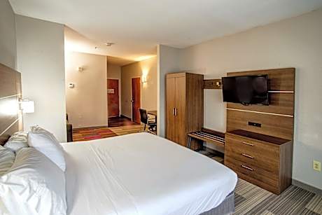 1 King Bed Standard Comm Accessible