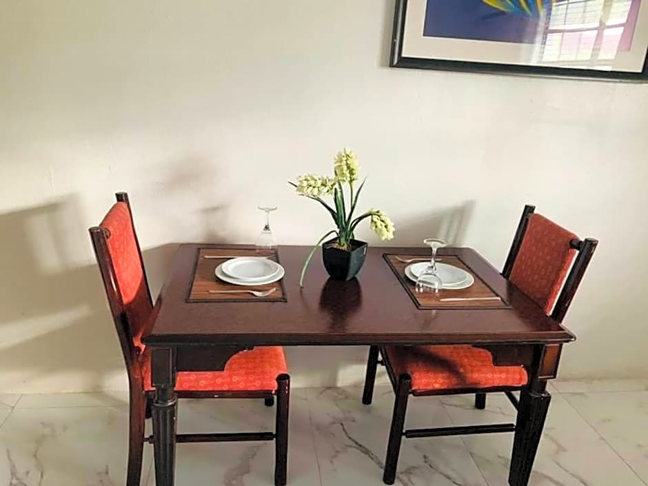 Colony Club Inn & Suites