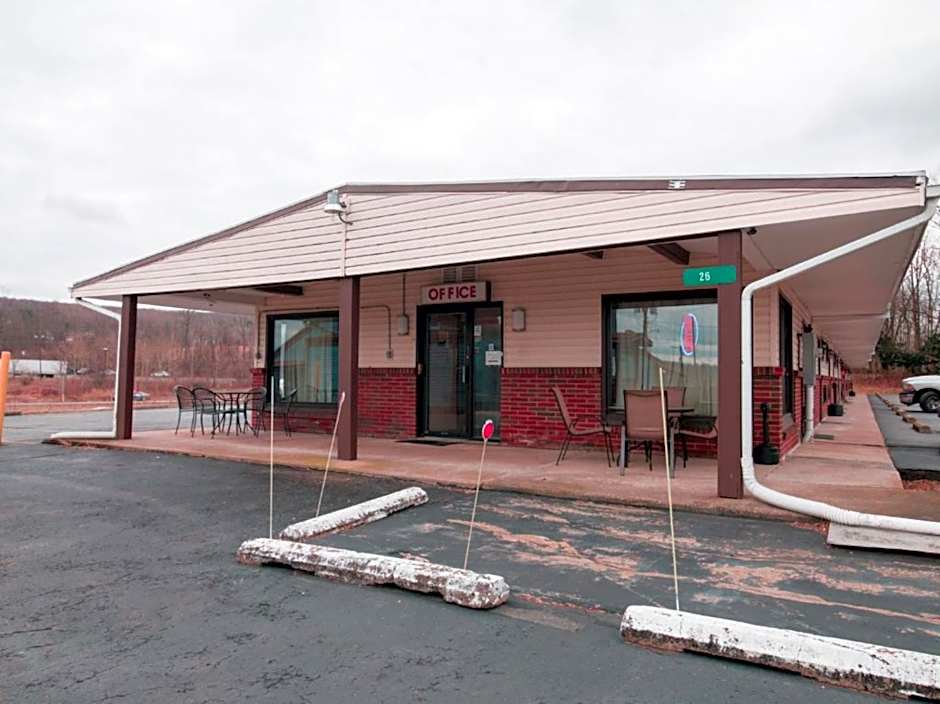 OYO Hotel Dalton PA I-81