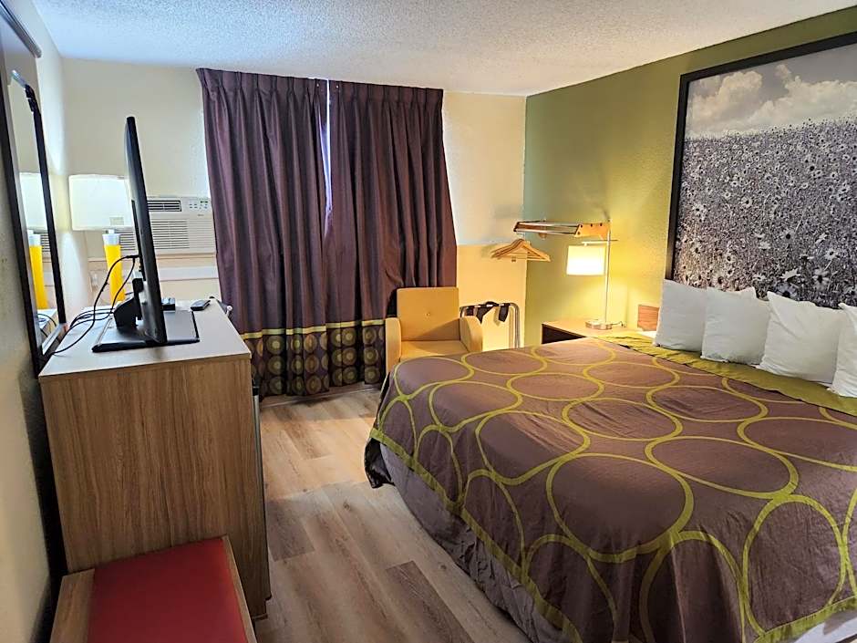 Super 8 by Wyndham Craig