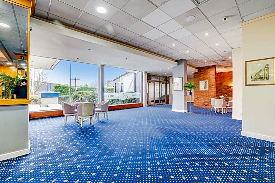 OYO The Chiltern Hotel