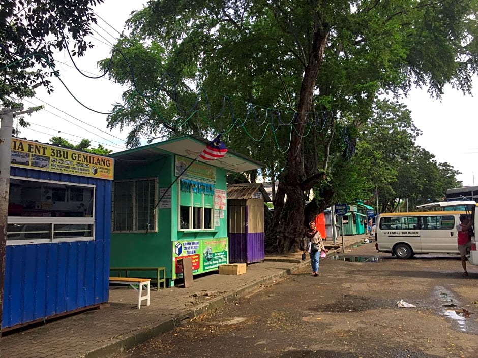 Victoria Hotel And Hostel