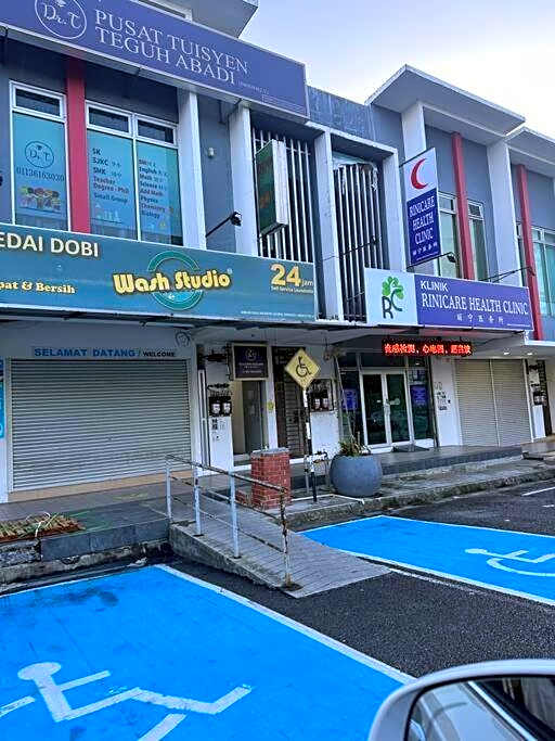 Rini residences 整栋双层排楼适合全家大小居住周边商店商场林立