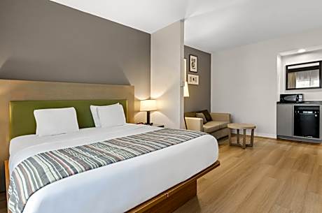 One-Bedroom King Suite - Disability Access