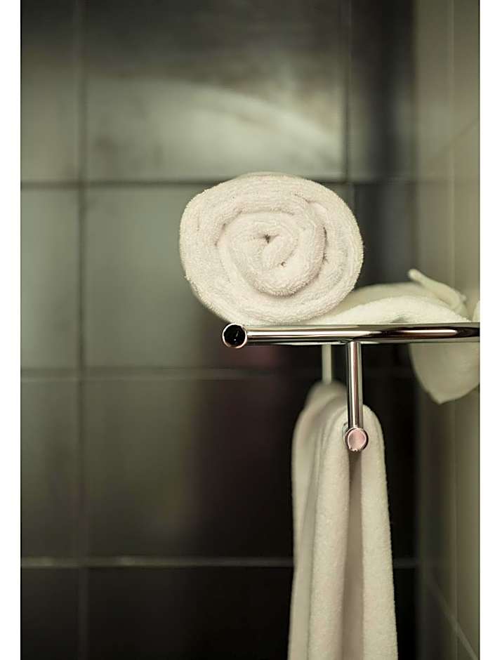 Cherry Maryski Hotel