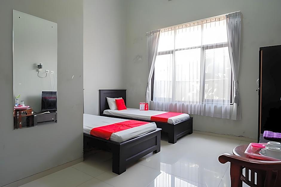 RedDoorz Syariah near Menara Kudus